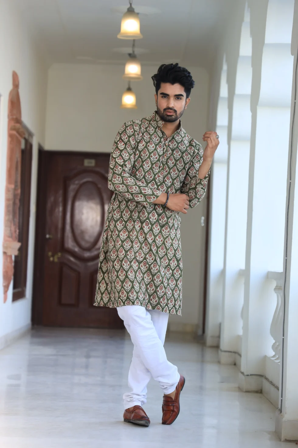 Men's green printed cotton kurta with white pajama, detail of print